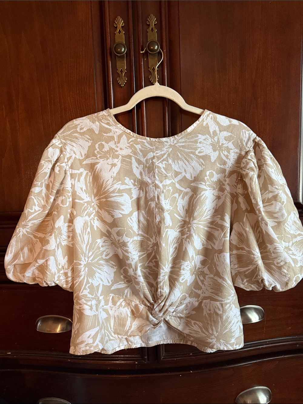 Marc New York Beige and White Floral Knot-Front Puff Sleeve Blouse